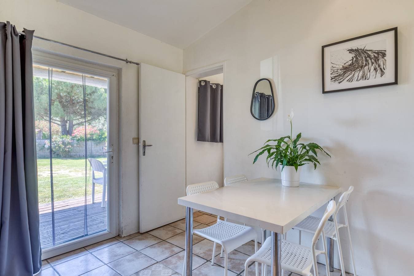 Foto 8 von 23: 'Mas Des Cypres - Mazet 7' mit Privatterrasse, Gemeinschaftsgarten und WLAN
