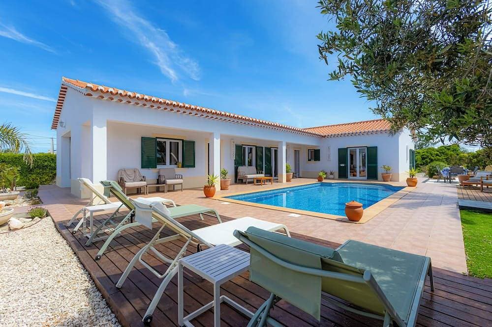 Rustic Chic Villa with solar heated Pool five minutes from the beach! 1