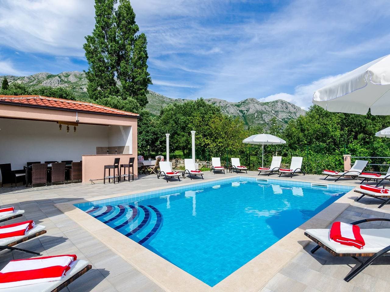 Foto 12 von 16: Apartments Mali Paradiso - Two Bedroom Apartment with Balcony and Pool View (A4)