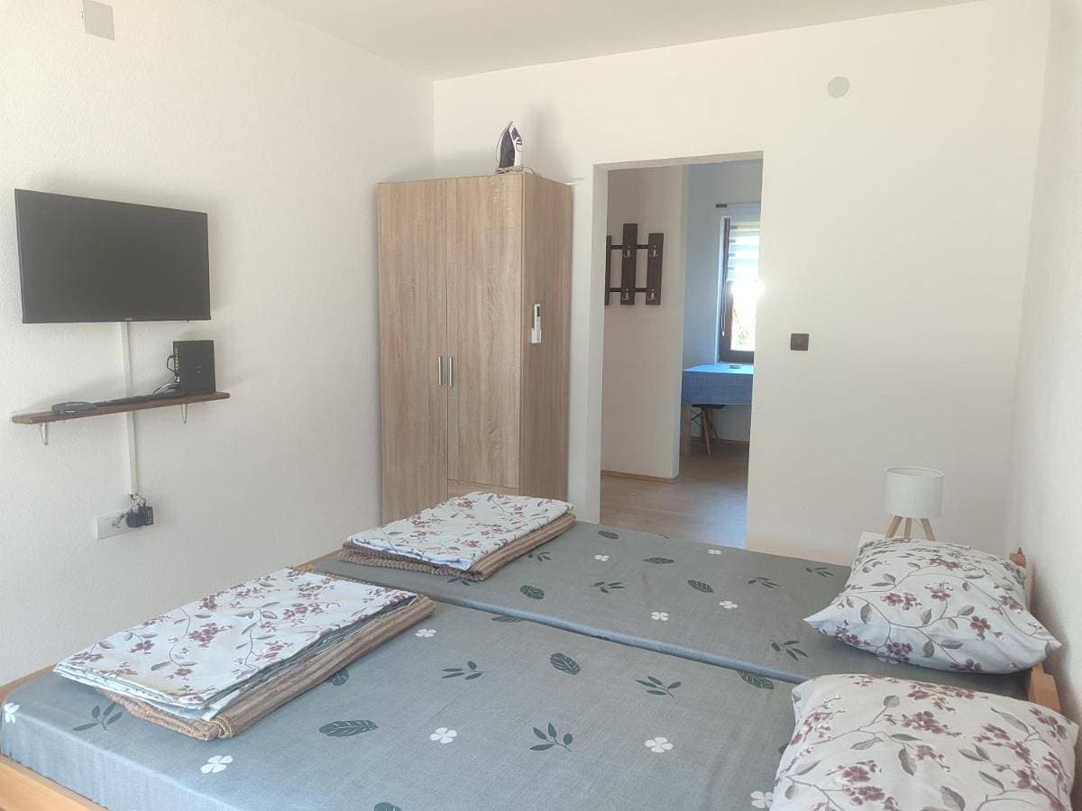 Foto 2 von 8: Double Room with Balcony