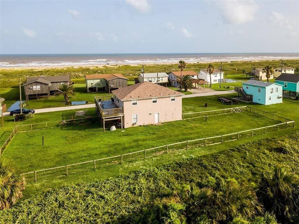 Foto 8 von 41: Entspannender Matagorda Beach Retreat - Blick auf den Golf vom Deck und der Sonnenterrasse