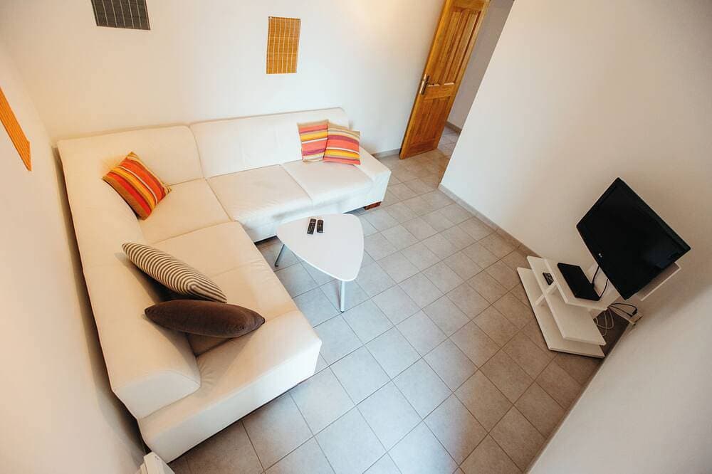 Foto 10 von 29: Villa Les Lavandes mit eigenem Pool und Multijet-Spa im Freien