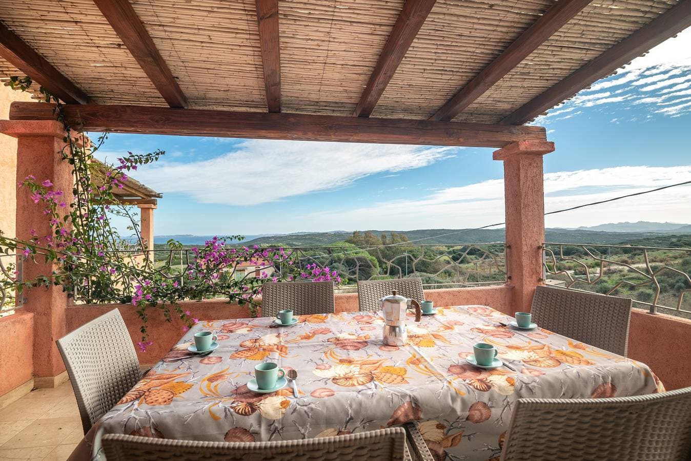 Foto 3 von 26: Ferienwohnung "La Rosa dei Venti" mit Meerblick, Gemeinschaftspool und privater Terrasse