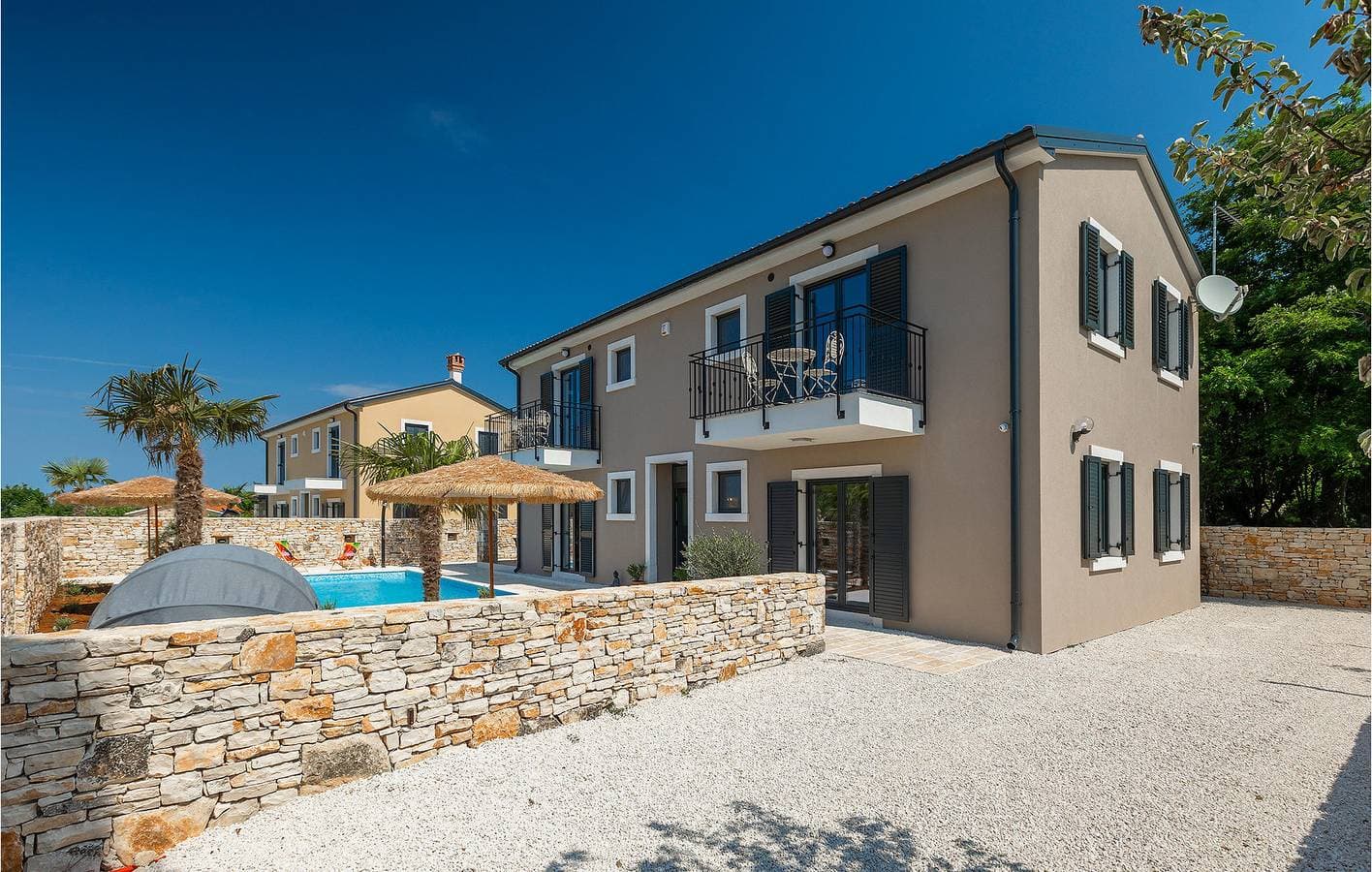 Foto 4 von 60: Charmante 2-Zimmer-Wohnung mit Pool und Garage – WLAN und Klimaanlage inklusive!