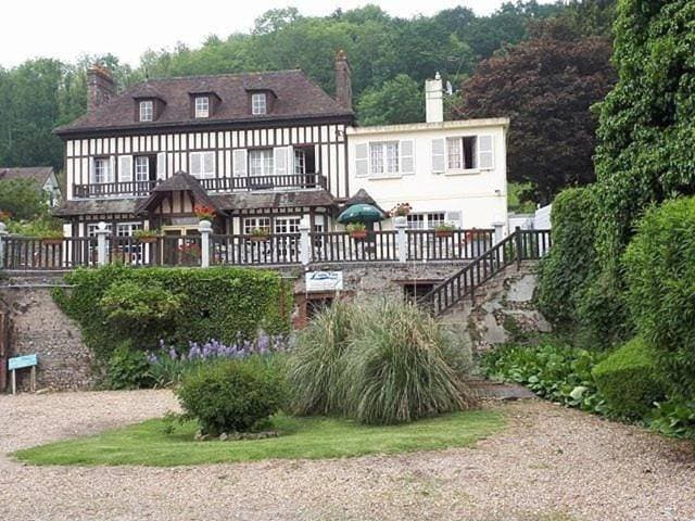 Restaurant & Chambres d'Hôtes L'Eau Vive 1