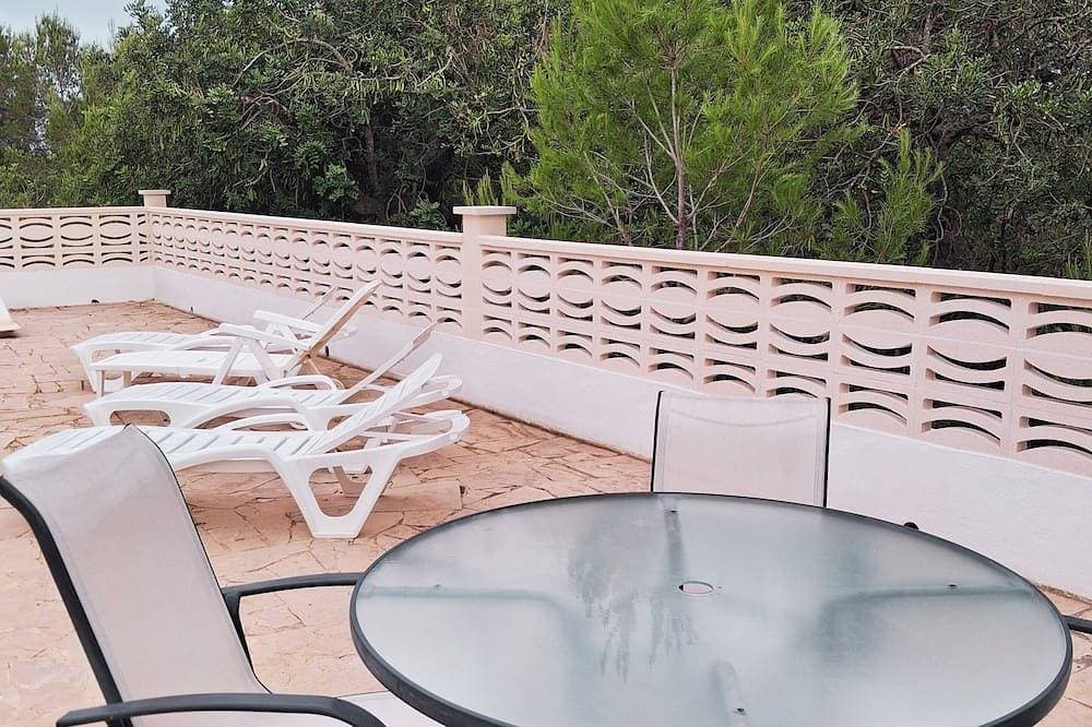 Foto 11 von 12: Einfamilienhaus mit privatem Pool neben dem Strand
