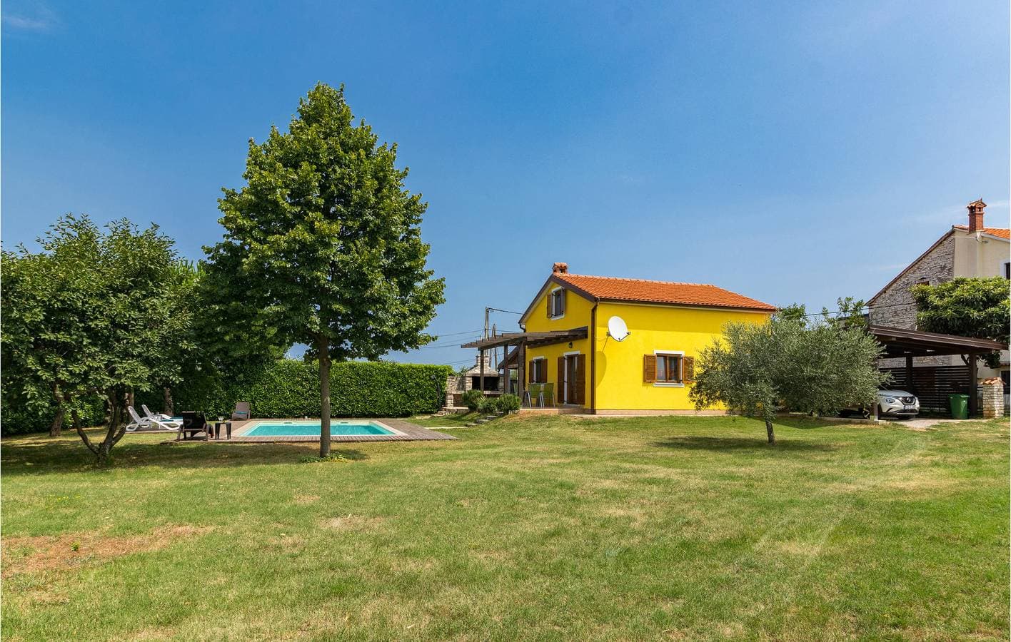 Charmante 2-Zimmer-Wohnung mit Pool, WLAN und Parkplatz in der Nähe von Montrin 1