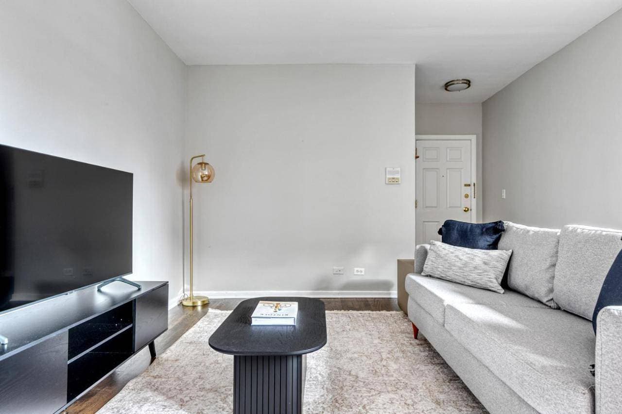 Evanston 1BR w Dishwasher nr Nwestern CHI-521 1