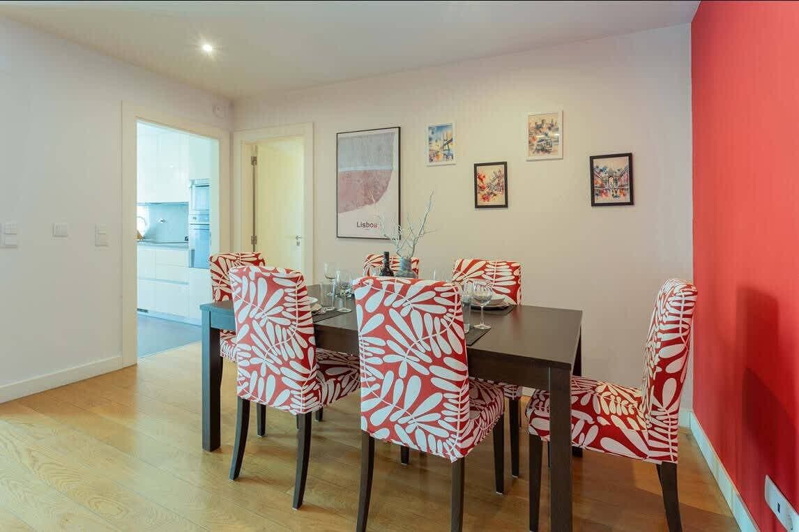Foto 5 von 45: Spacious Lisbon Haven w/ Lift, Garage & Ev Access