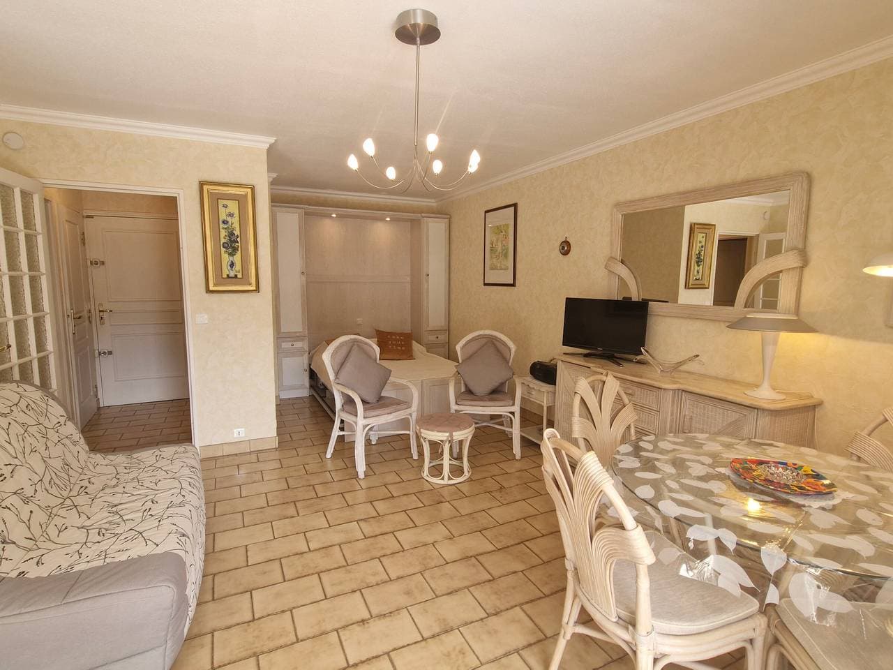 Foto 8 von 16: Studio mit Schlafbereich, Meerblick, Pool und Parkplatz in Sainte-Maxime