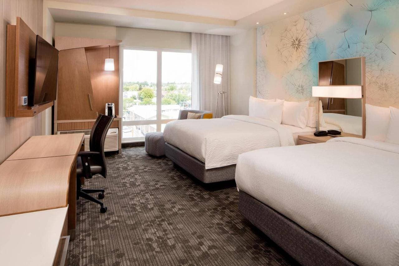 Foto 7 von 12: Queen Room with Two Queen Beds and City View