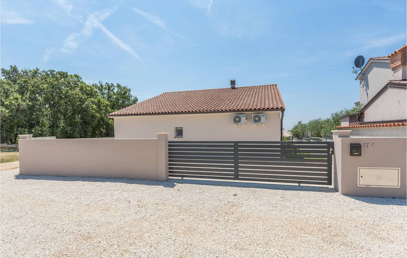 Reizende 2-Zimmer-Wohnung mit Pool in der Nähe des Stadtzentrums von Galizana 1