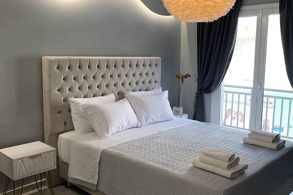 F.K.Apartments is situated 50m away from the beach and 10km from the Ath.Airport 1
