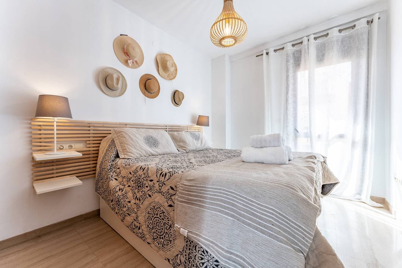 Foto 10 von 16: 'Strand-Ferienwohnung' mit Bergblick, Balkon und WLAN