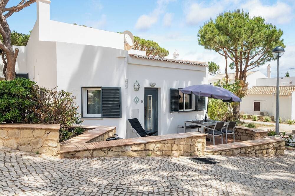 Renovated Villa, 5-Min Walk to Vale do Lobo Beach 1