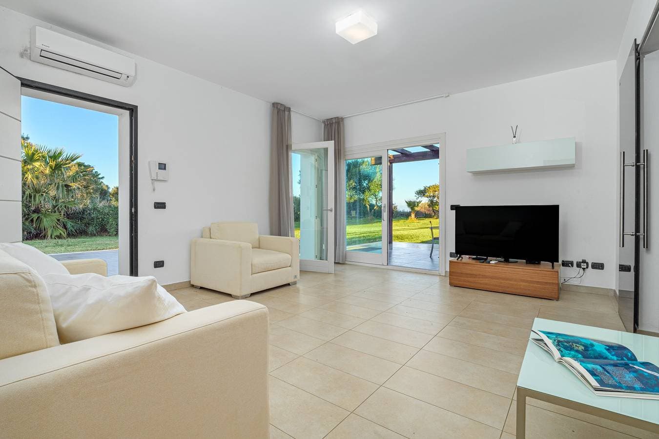 Foto 12 von 27: Geräumige Ferienwohnung "Villa Marconi 6" mit Meerblick, privater Terrasse und Garten