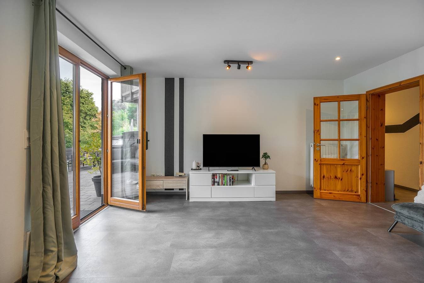 Foto 5 von 33: Apartment „Auszeit an den Externsteinen“ mit Pool, Terrasse & WLAN