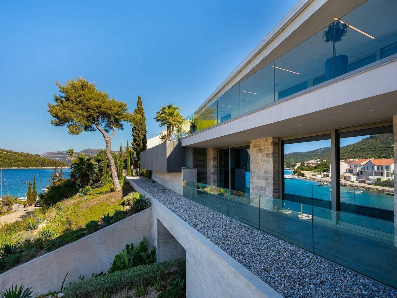 Villa 1