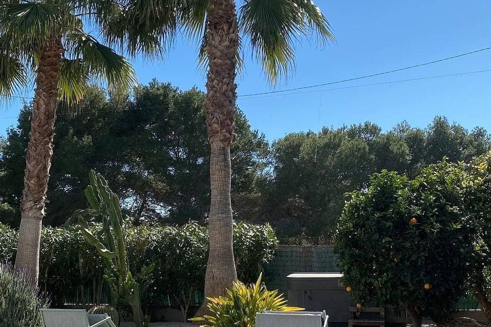 Foto 11 von 30: Moderner Bungalow mit beheiztem Pool, 50m vom Meer - Whirlpool -