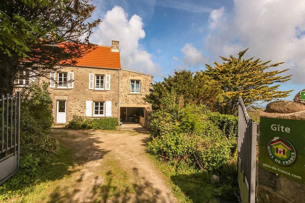 Foto 13 von 22: Haus am Meer mit Kamin und Blumengarten