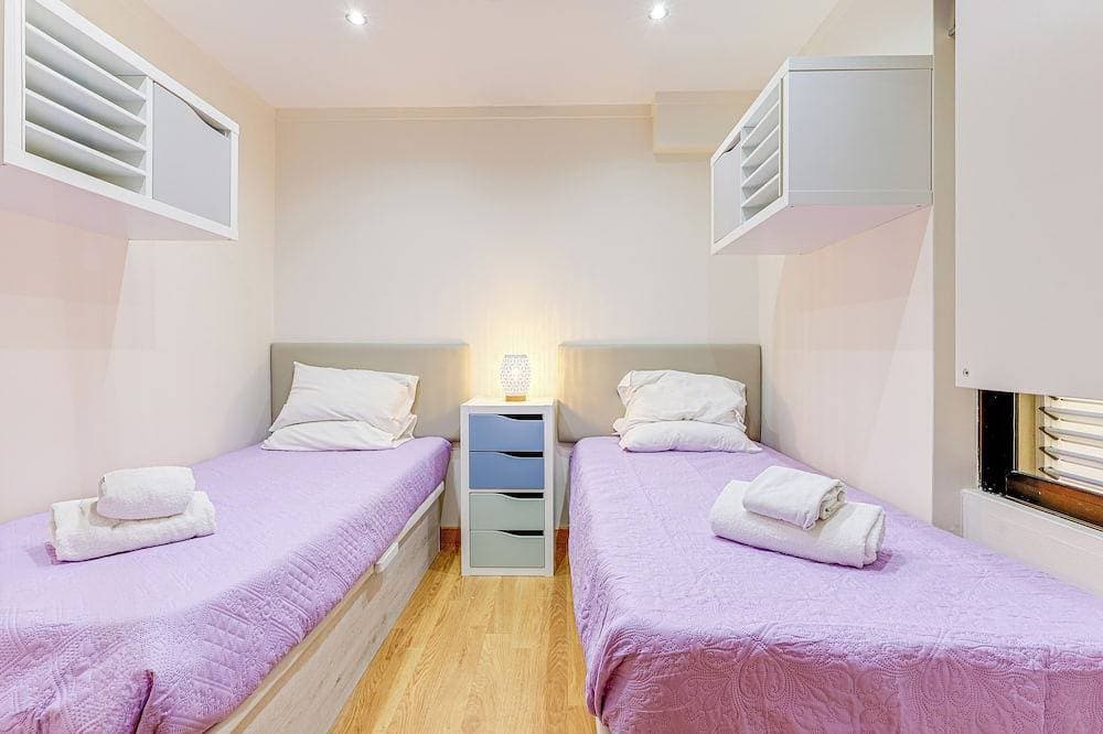Foto 6 von 30: 2 bedroom apartment with swimming pool 2m from Sra. da Rocha beach.