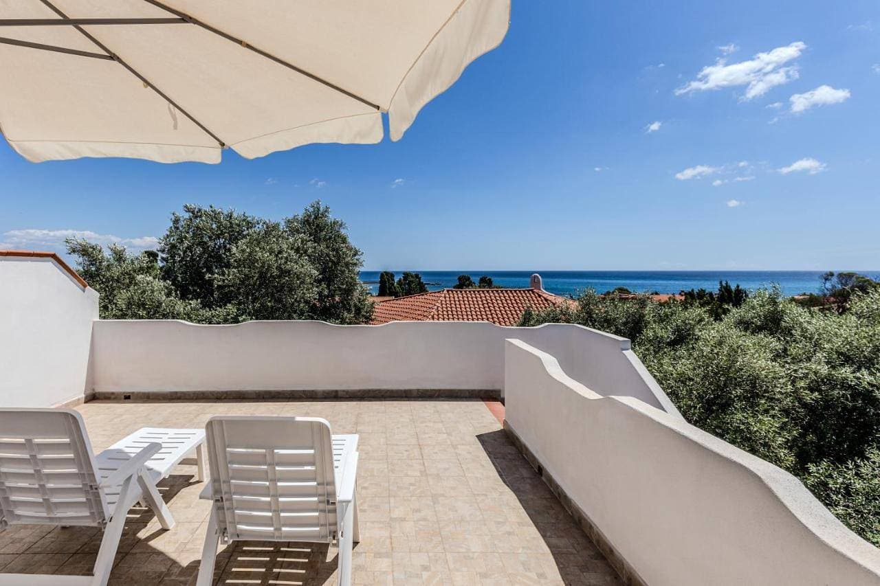 Terrazza degli Ulivi a pochi metri dal mare 1