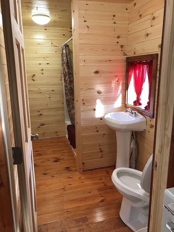 Foto 4 von 7: Hütte#4 in der Nähe des schönen Brevort Sees