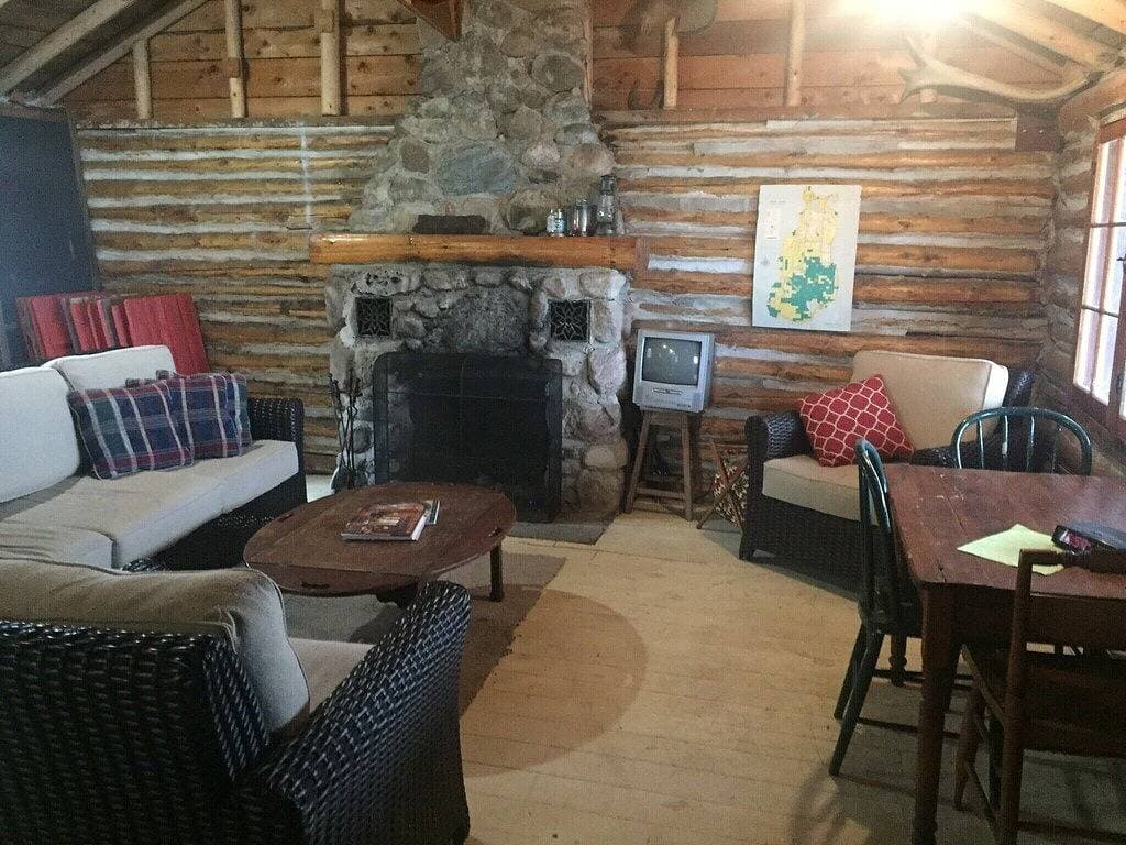 Foto 13 von 13: Rustikales authentisches Michigan-Blockhaus
