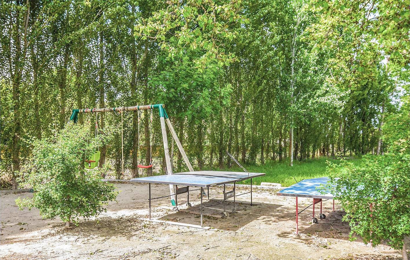 Foto 9 von 34: Gemütliche Wohnung mit Pool, Garten und Parkplatz in der Nähe von Rhone
