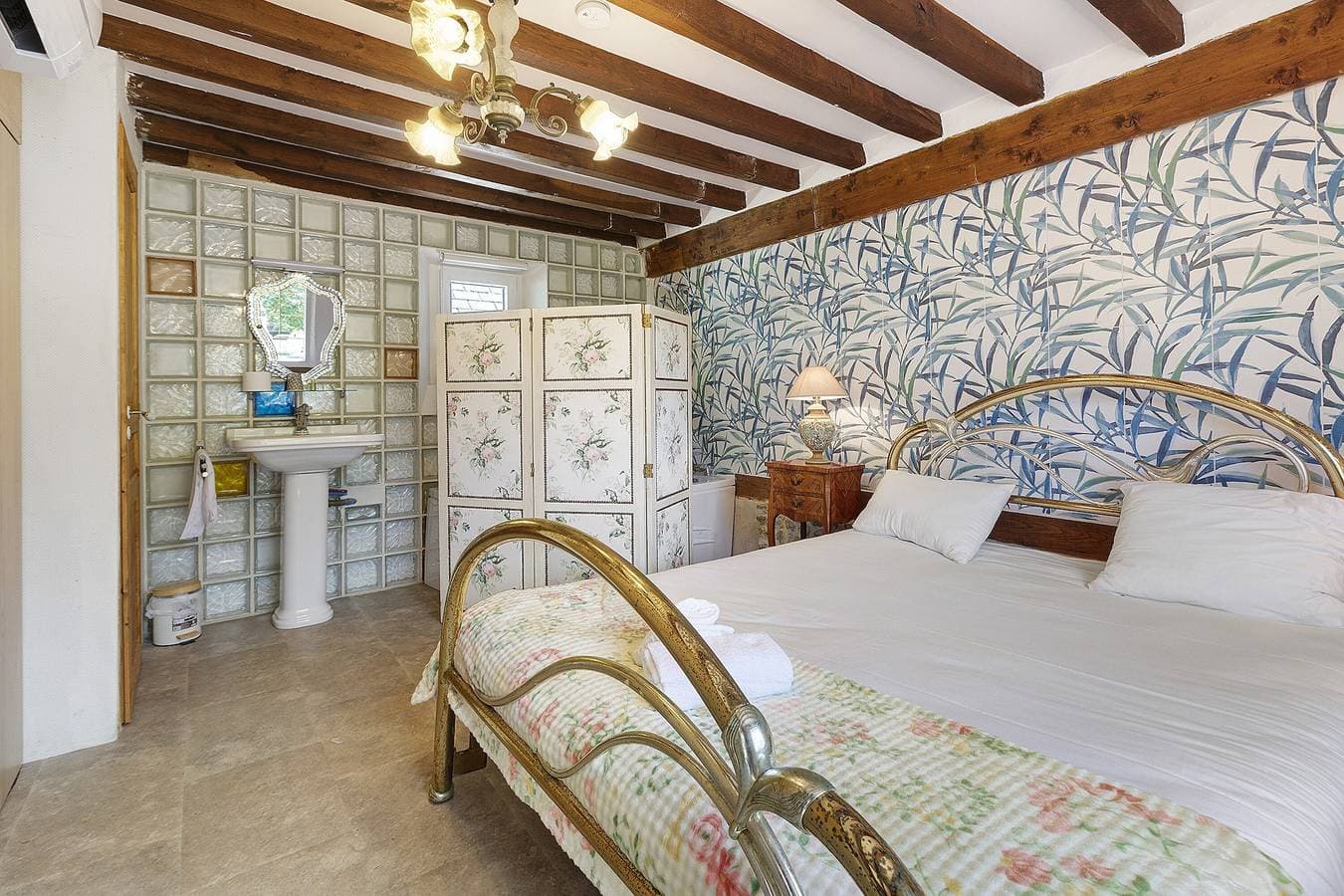 Foto 7 von 39: Gästezimmer „Orchidée“ mit Frühstück in Lieurey
