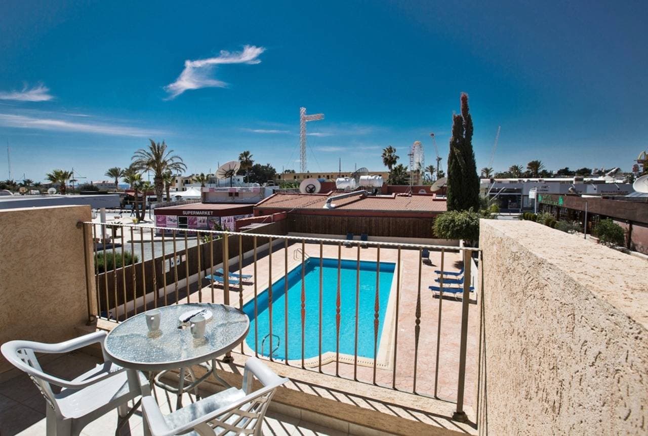 Foto 6 von 12: Picture Relaxing in Your Holiday Apartment in Ayia Napa Reading Your Favourite Book, Ayia Napa Apartment 1280