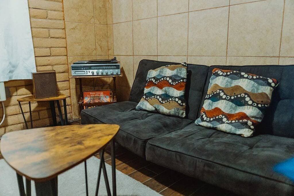 Foto 9 von 20: Retro Comfortable Studio w/Private Entrance #3 🐶