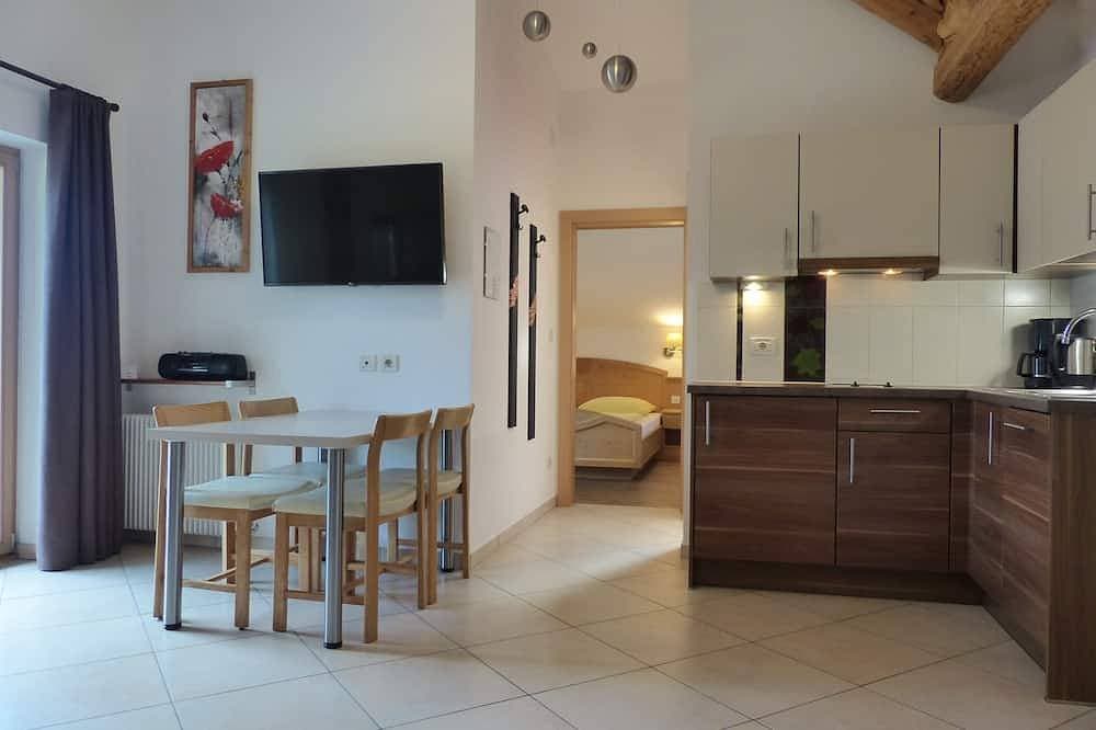 Ferienwohnung mit großem Panoramabalkon und biologischem Naturbadeteich 1