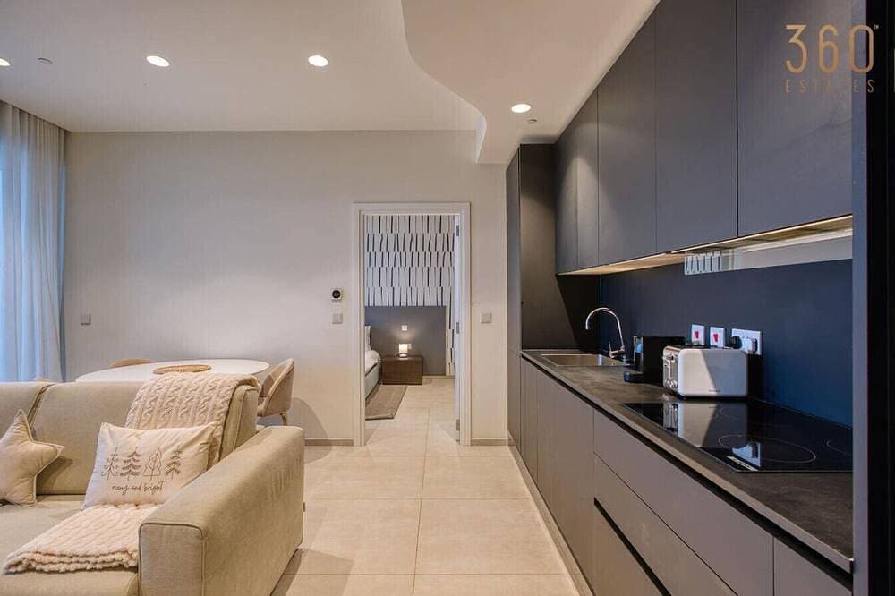 Foto 3 von 30: Luxury Living with Pool in Mercury Tower