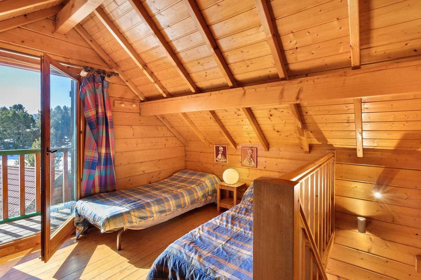Foto 9 von 23: Chalet "Maison De Bois Finlandaise" mit 2 privaten Terrassen und Balkon