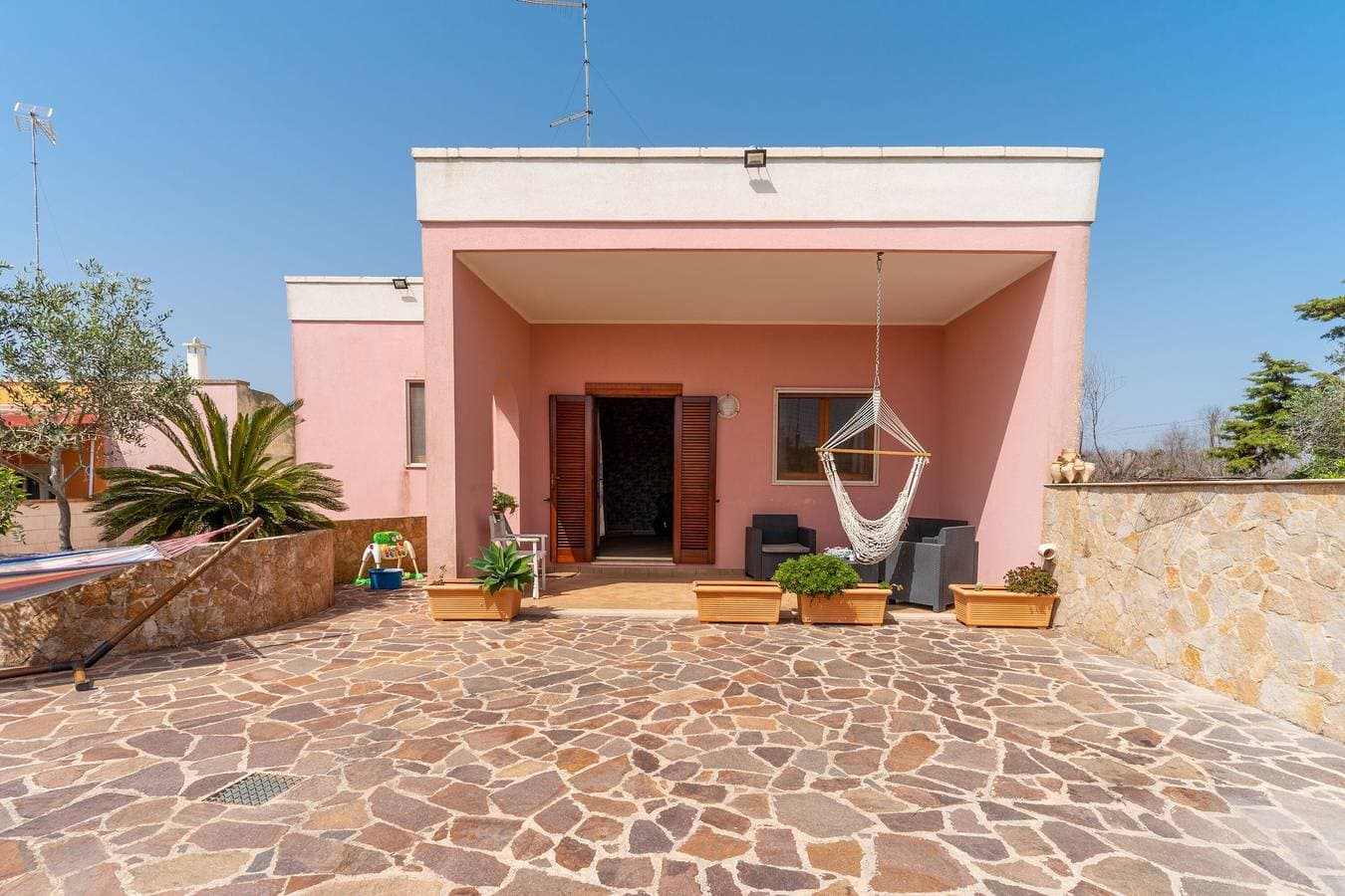 Foto 2 von 25: Ferienwohnung Amare 1 in Strandnähe mit überdachter Terrasse und Garten