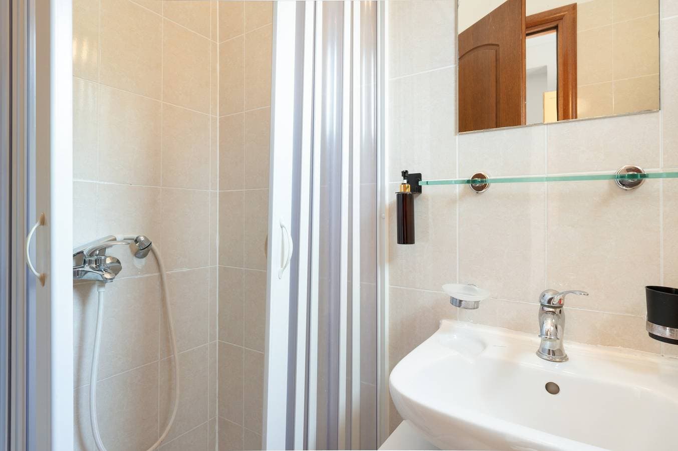 Foto 13 von 21: Klassisches Doppelzimmer im Hotel Aristotelis mit Meerblick und Balkon