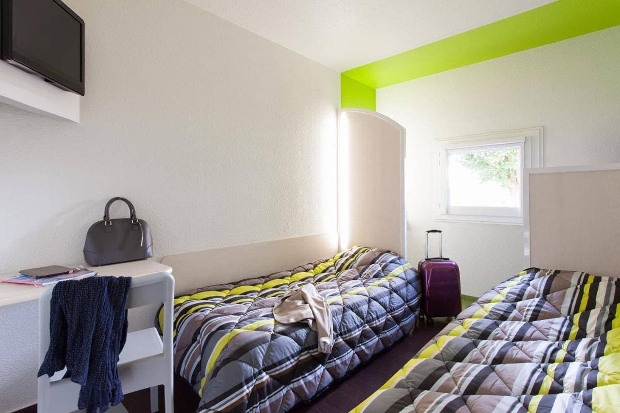 Foto 7 von 13: Twin Room with Shared Bathroom