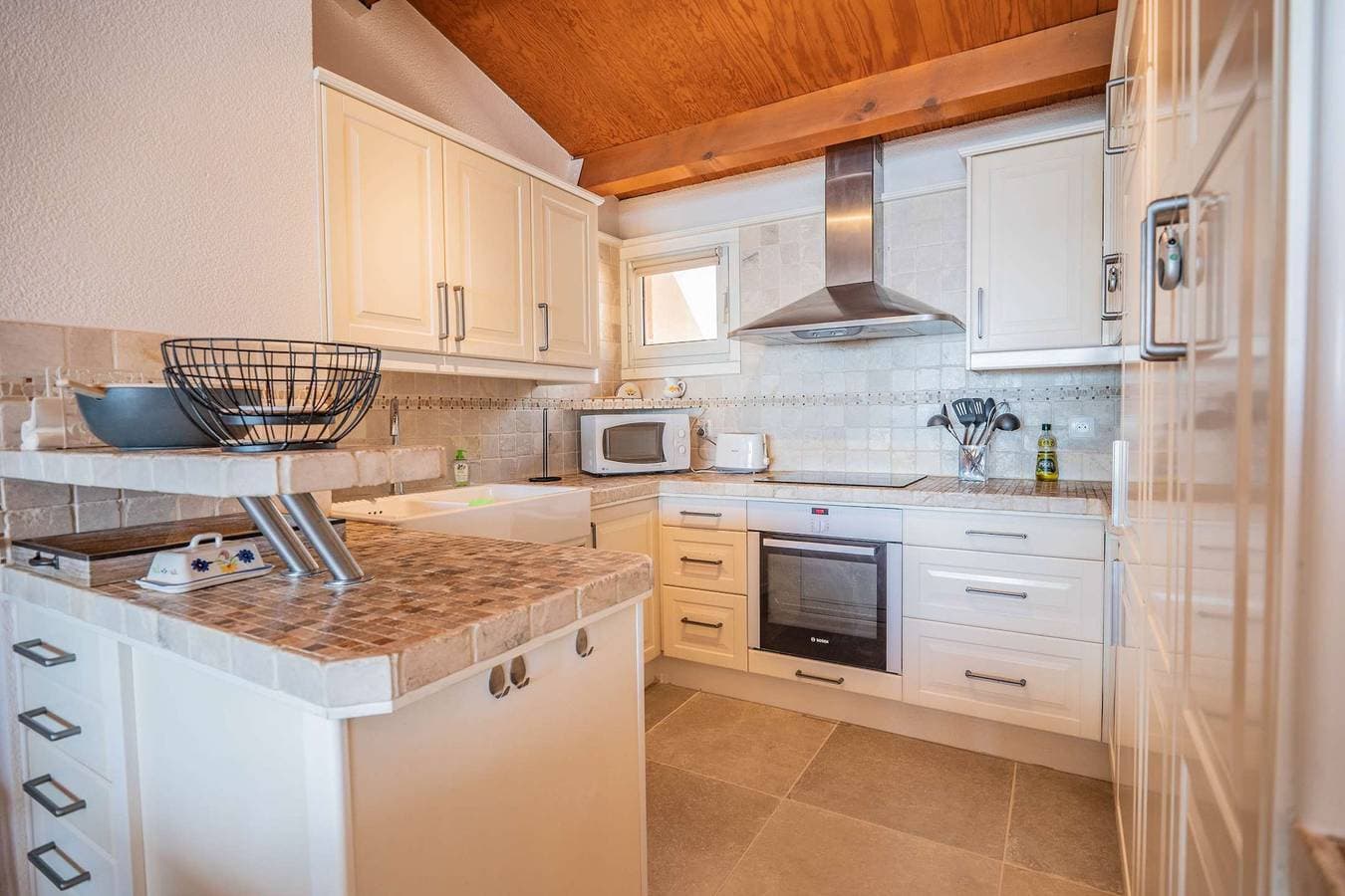 Foto 5 von 13: Wohnung in Sainte-Maxime mit Panoramablick aufs Meer, Schwimmbad und privatem Strandzugang