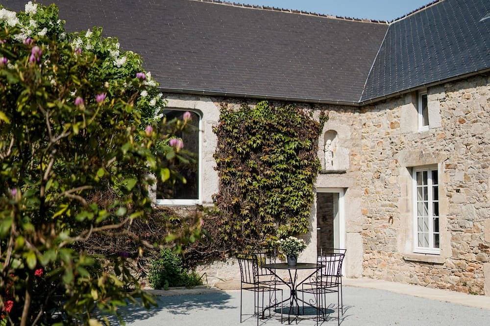 Foto 9 von 13: Les gites saint Martin - Das Kloster und sein Innenpool