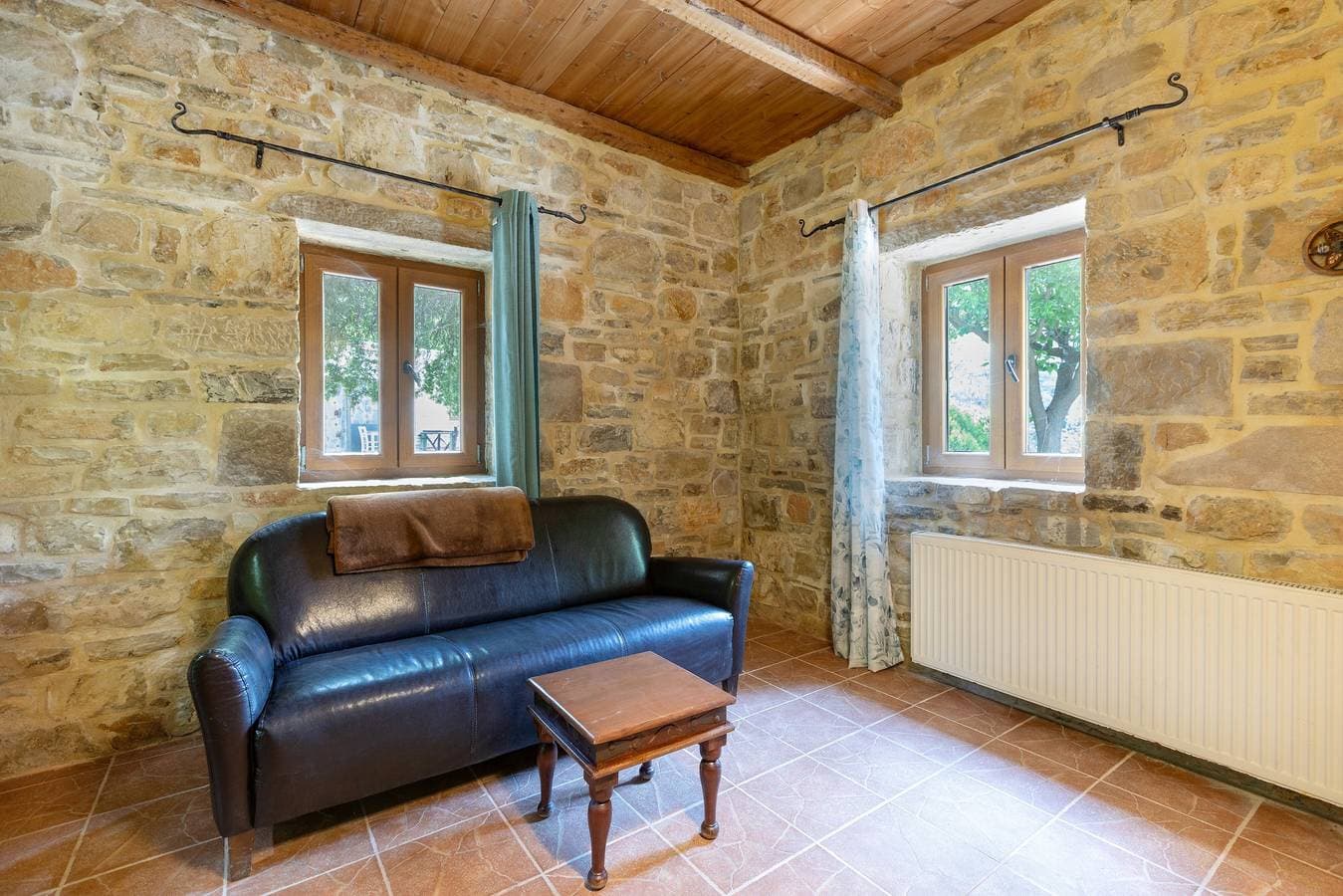 Foto 2 von 32: Einzimmerapartment 'Akros Oreon, Omalos' mit Bergblick, privater Terrasse und WLAN