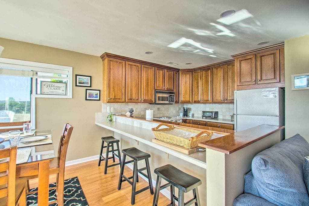 Foto 4 von 36: Sun-Filled Condo w/ Smith Mountain Lake Views