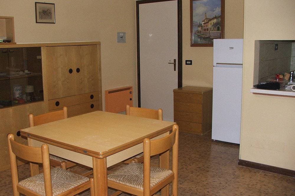 Foto 13 von 20: Zweizimmerwohnung In Einer Ruhigen Residenz Mit Pool Umgeben Von Grün
