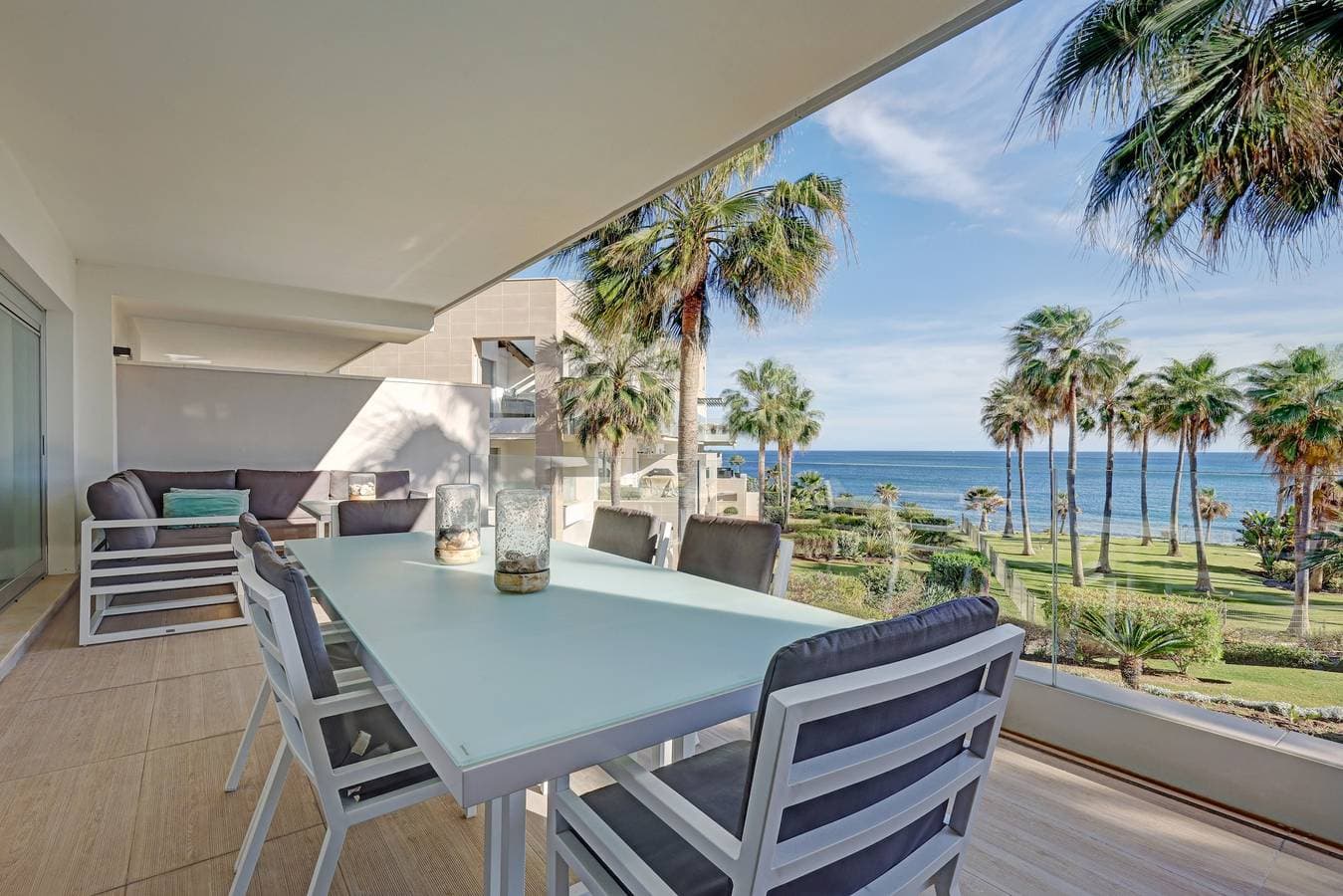 Foto 9 von 25: Ferienwohnung 'Modern Frontline Beach - Estepona' mit Meerblick, WLAN und Klimaanlage