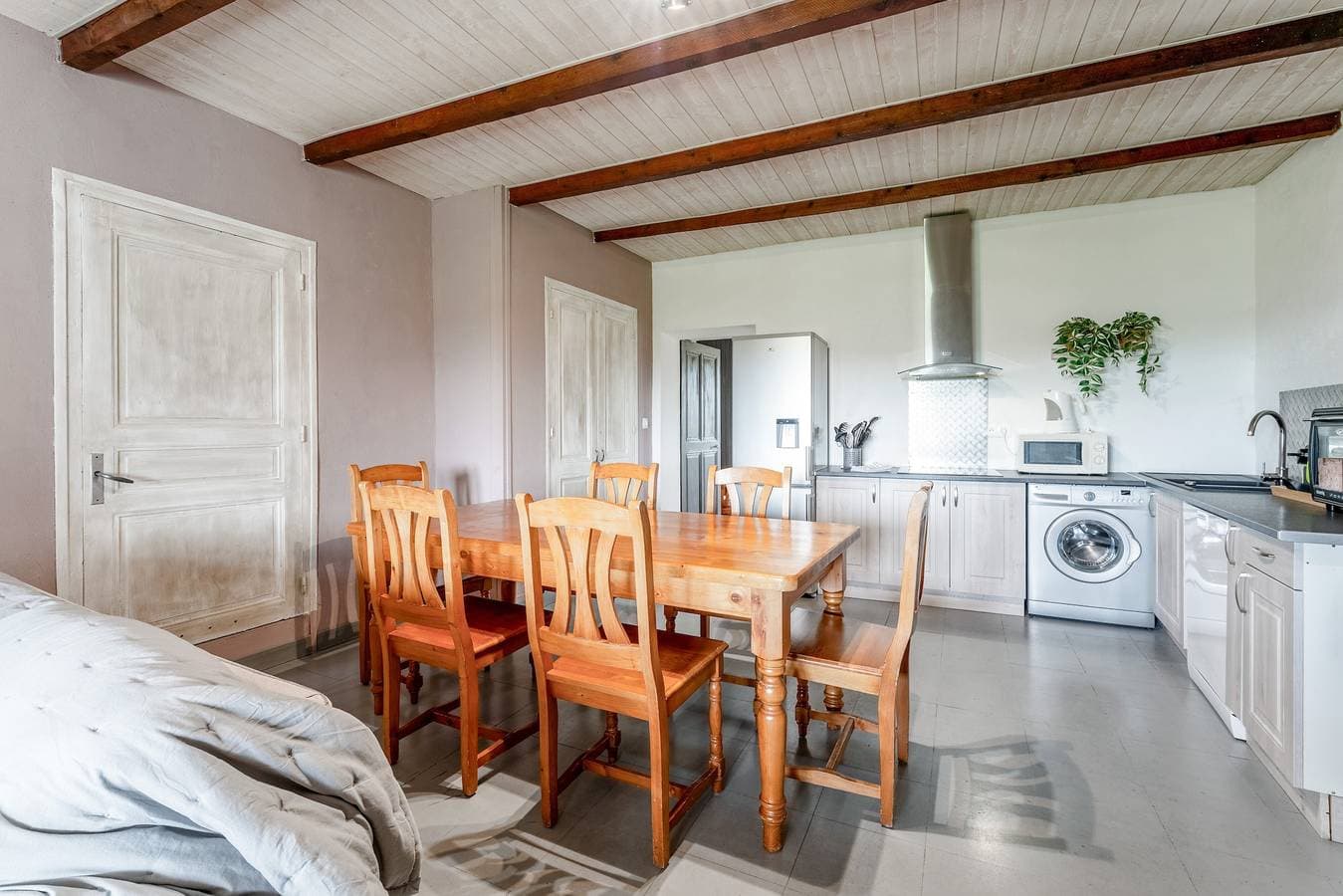Foto 5 von 26: Gîte Glycine, klimatisiertes Wohn-/Esszimmer – La Bastide St Jacques
