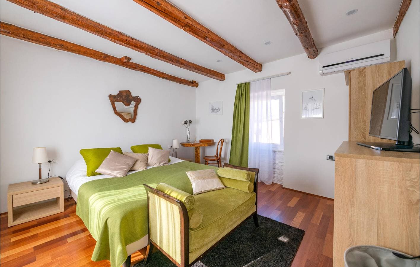 Foto 10 von 42: Reizende 2-Zimmer-Wohnung mit Pool, 600 m vom Stadtzentrum von Koromani entfernt