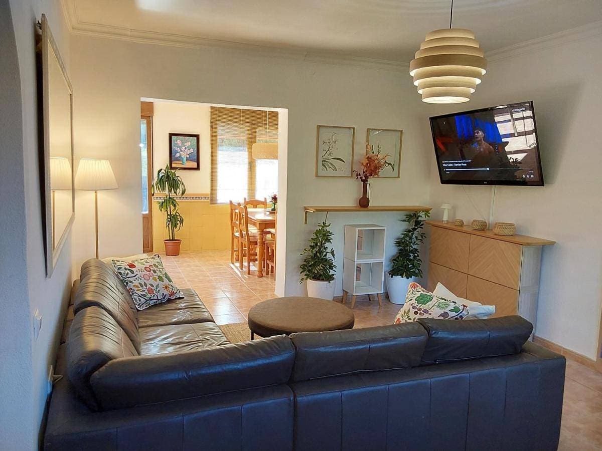 Foto 4 von 43: Three-Bedroom House