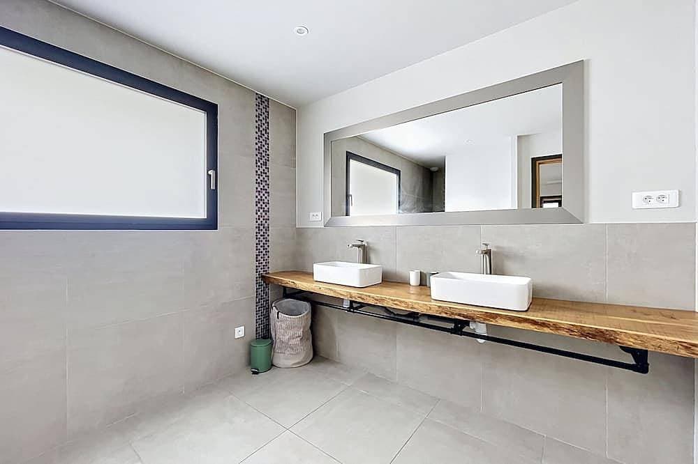 Foto 7 von 26: Zeitgenössische Villa mit Pool und Bergblick