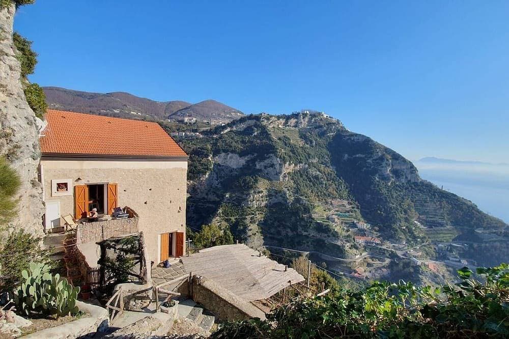 Foto 6 von 30: Villa With Terrace and Sea View