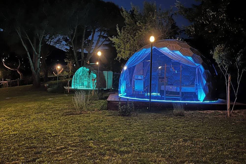 Immerse yourself completely in nature; relax in the tub, surrounded by the whirlpool and the stars. 1